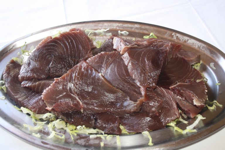 Atún rojo de almadraba servido en restaurante