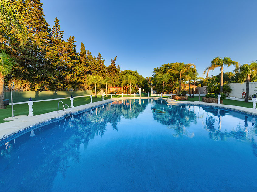 Piscina y parcelas
